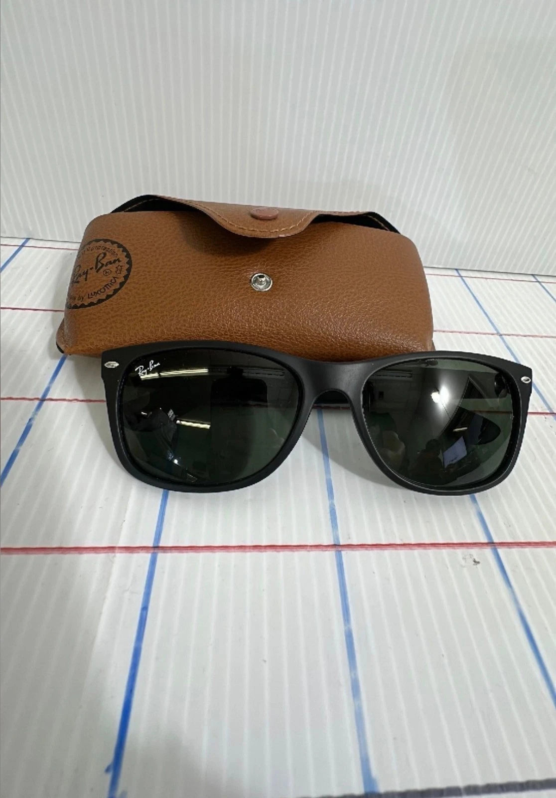 Ray-Ban RB2132 New Wayfarer matte black grey gradient unisex